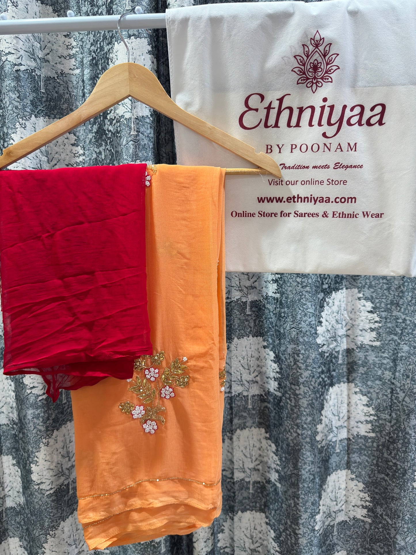 Elegant Premium Chiffon Saree with Floral Handworkš