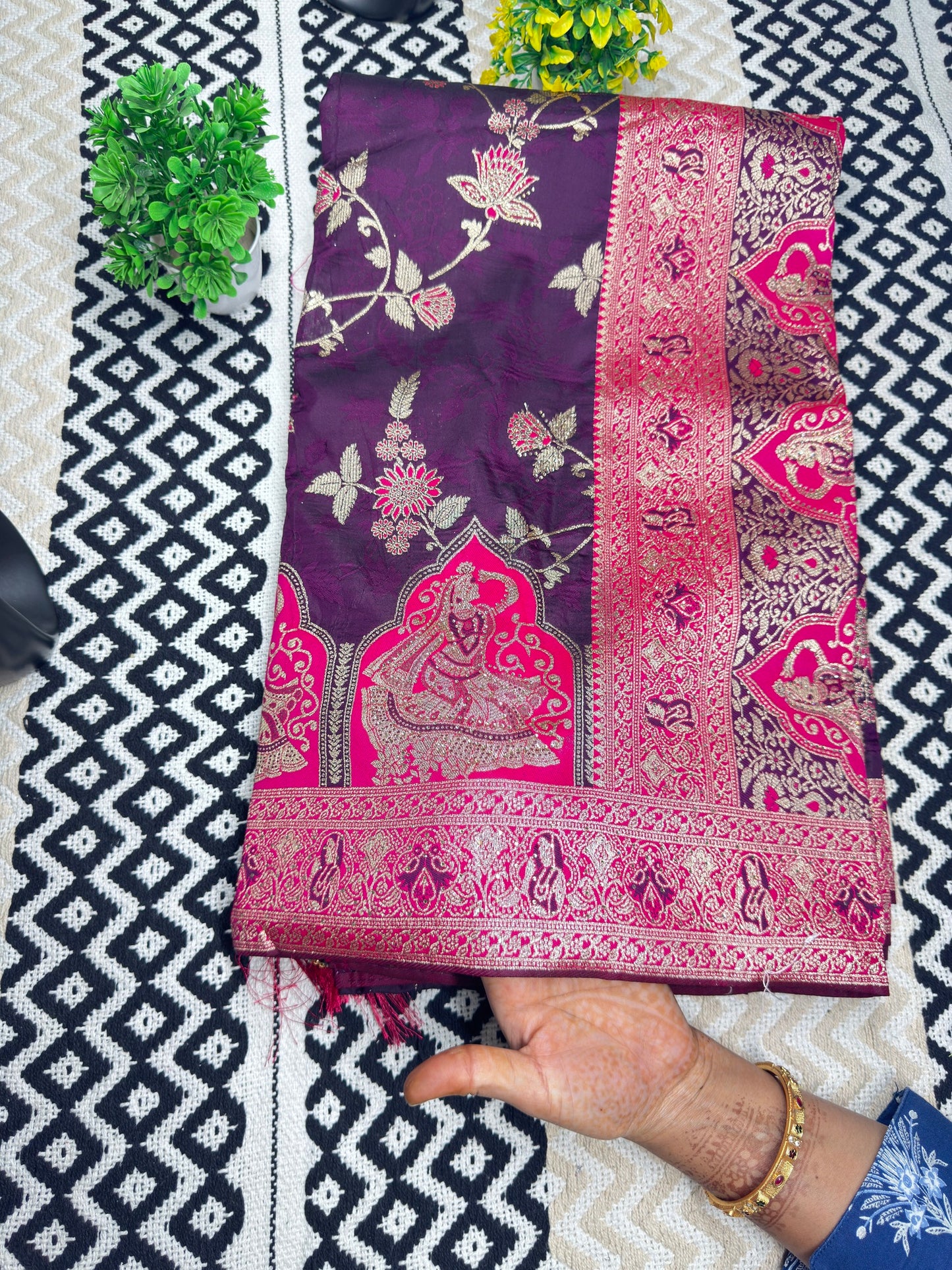 Soft Banarasi Silk Saree with motif Zari Weaving