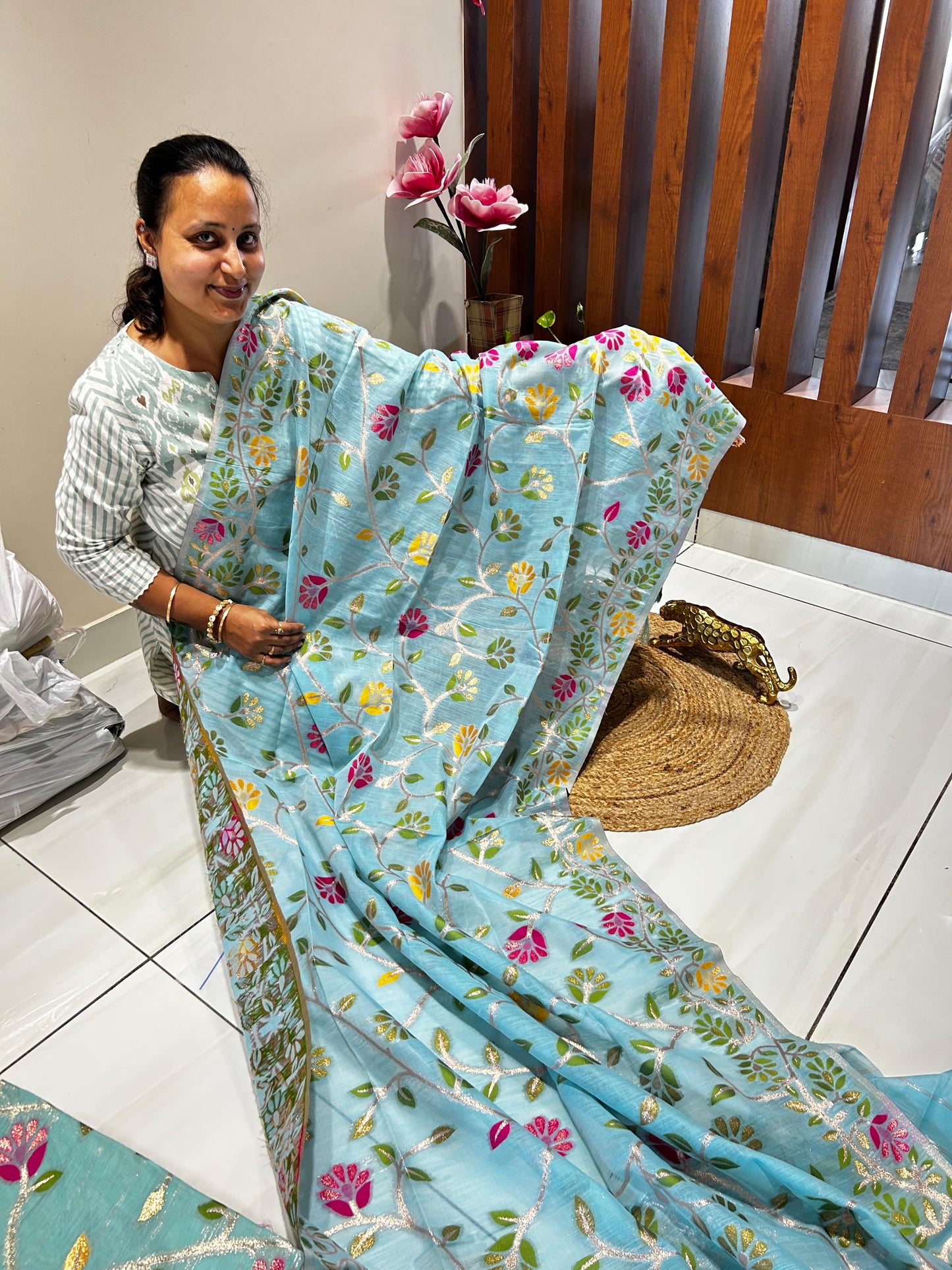 Premium Floral Embroidered Fine cotton silk Saree🌺🌱