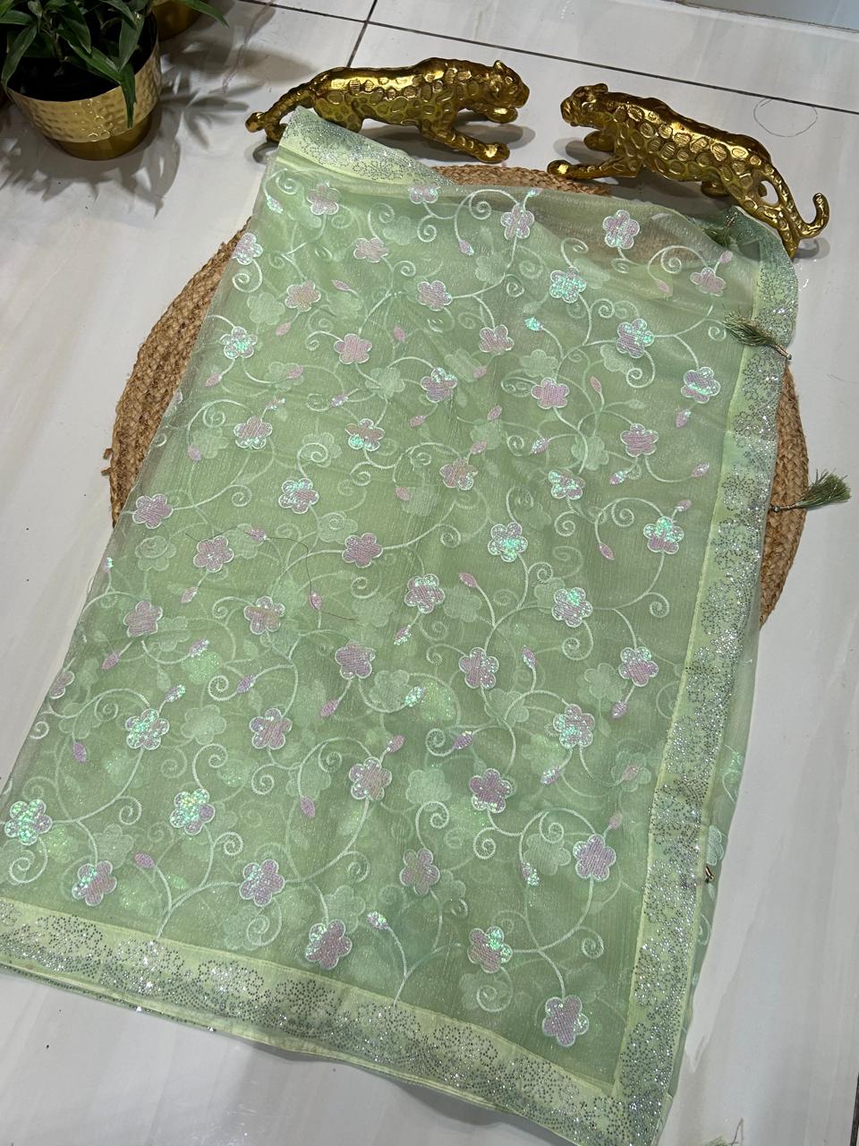 Premium Floral Organza Saree🌸❄️