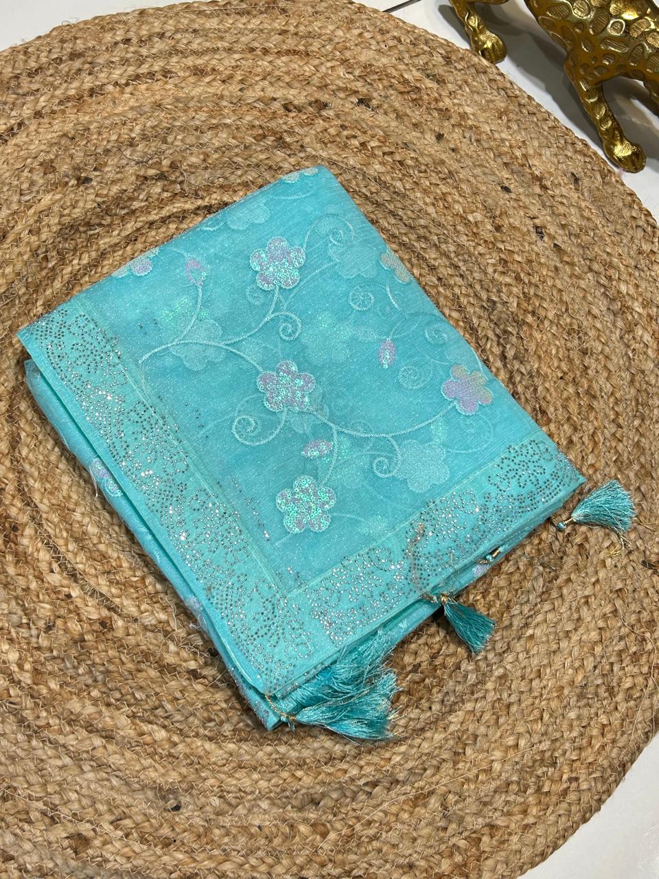 Premium Floral Organza Saree🌸❄️