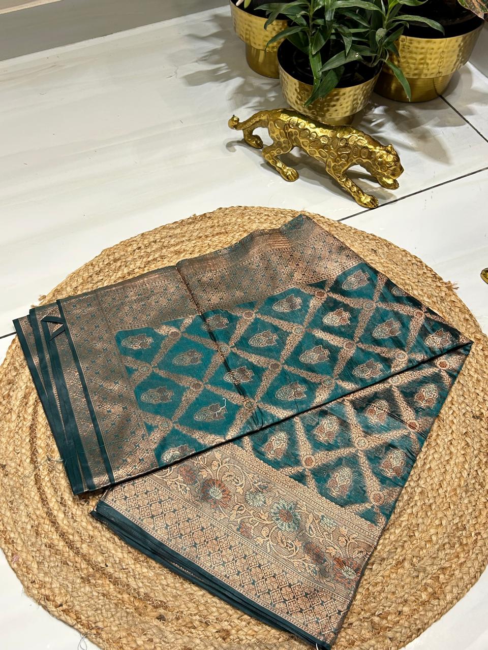 Banarasi Silk Sari with Zari Work🧵🫰🏻