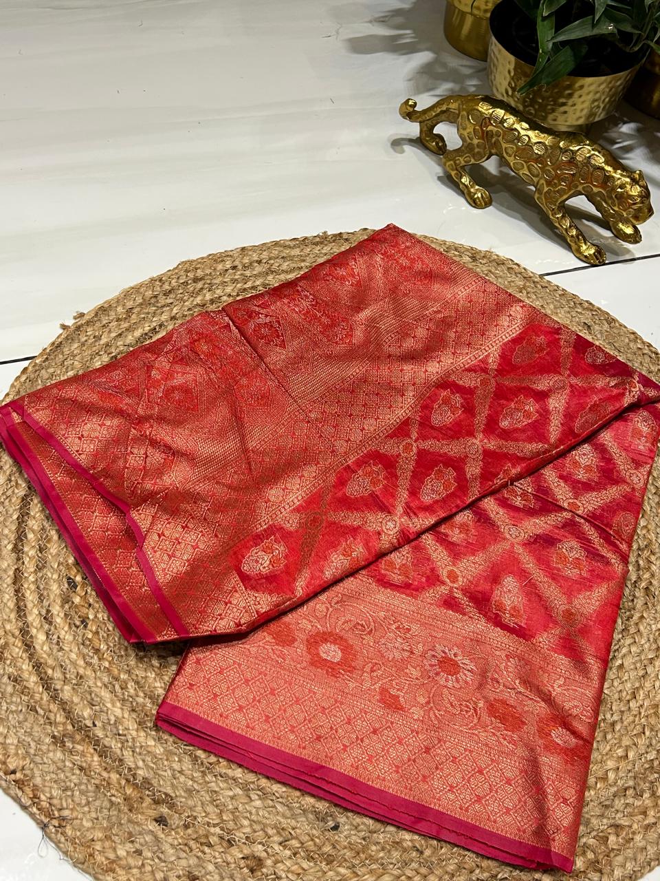 Banarasi Silk Sari with Zari Work🧵🫰🏻