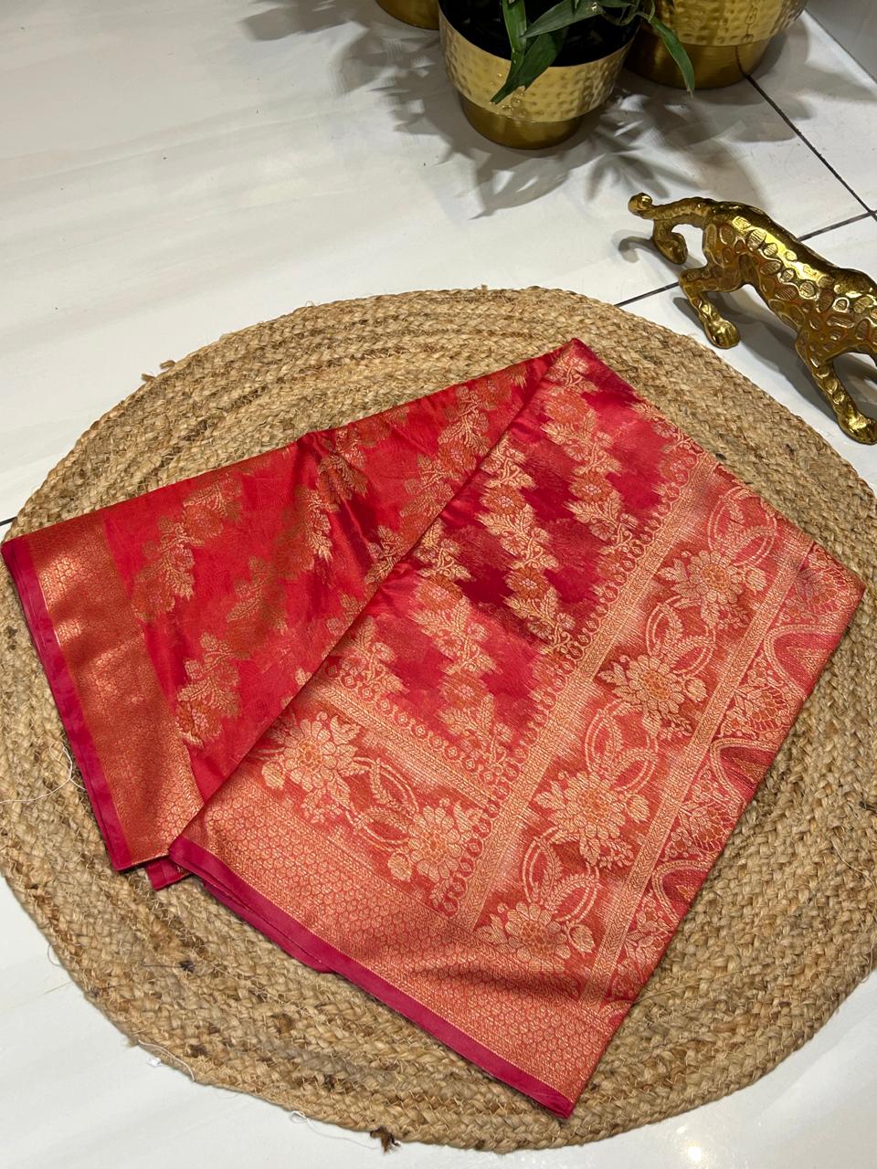 Banarasi Silk Saree with Zari Work✨🍁
