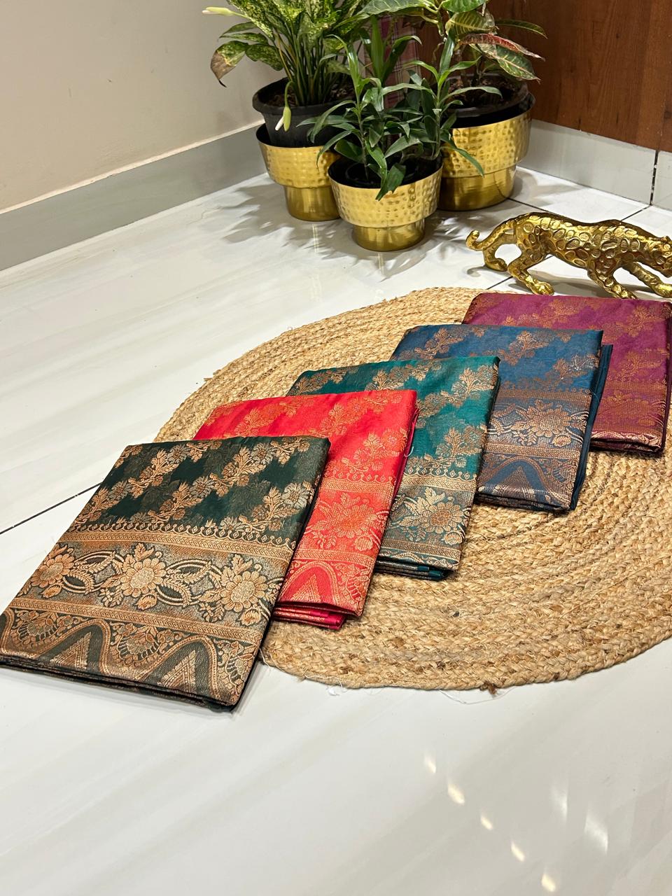 Banarasi Silk Saree with Zari Work✨🍁