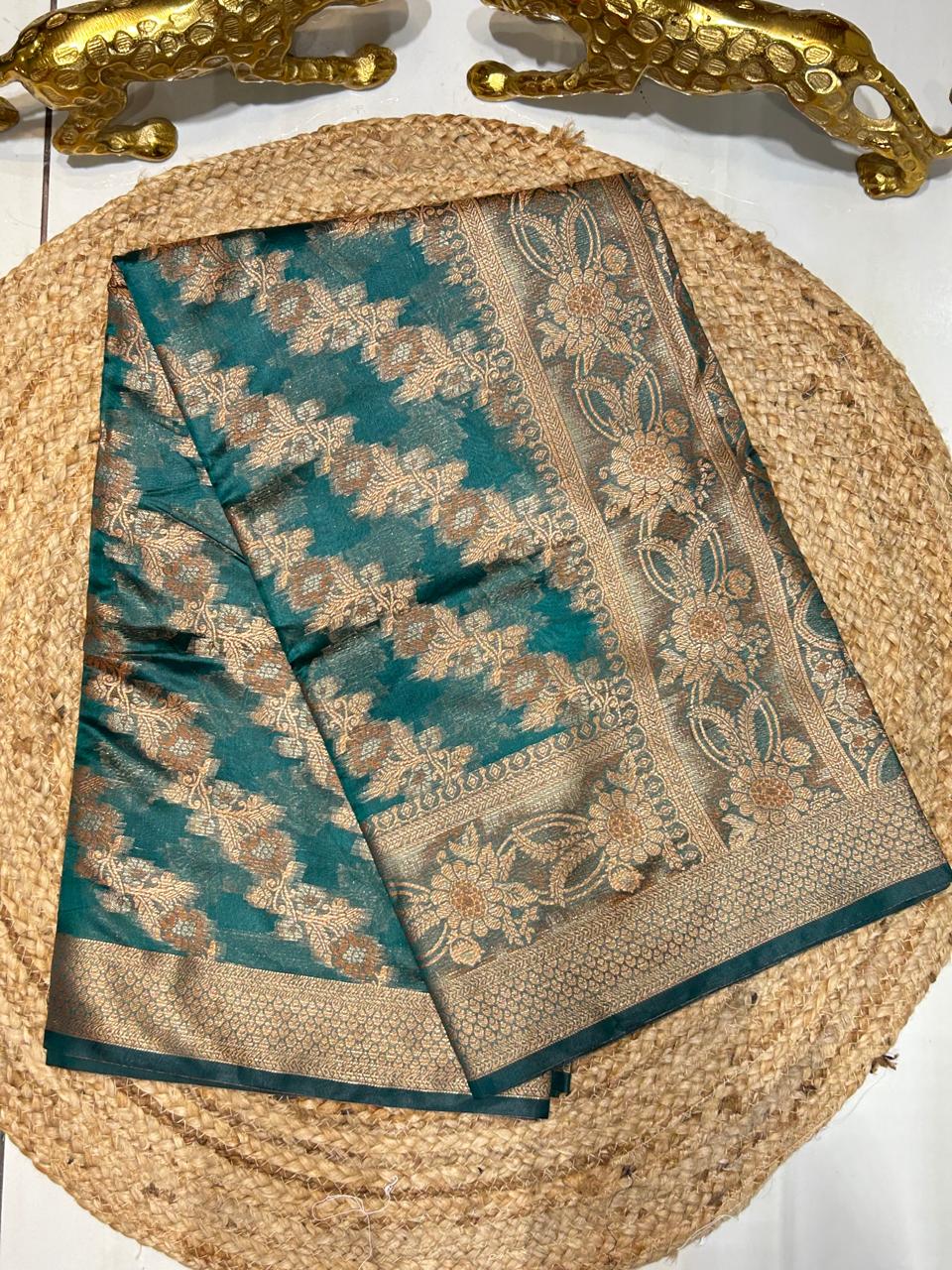 Banarasi Silk Saree with Zari Work✨🍁