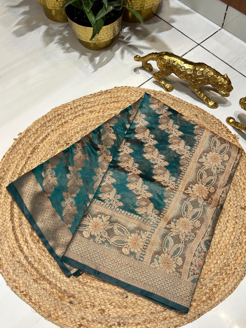 Banarasi Silk Saree with Zari Work✨🍁