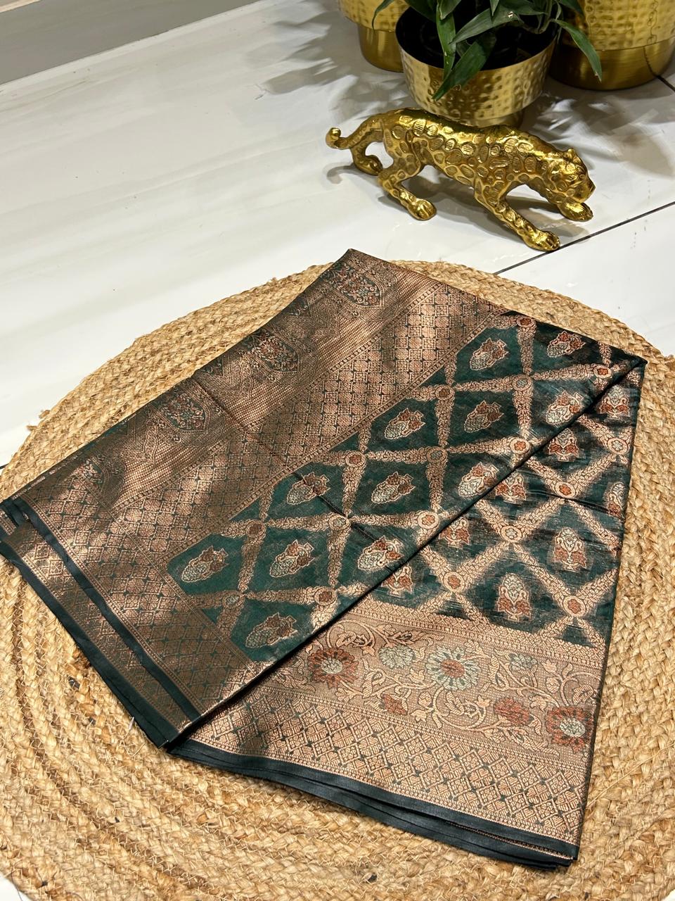 Banarasi Silk Sari with Zari Work🧵🫰🏻