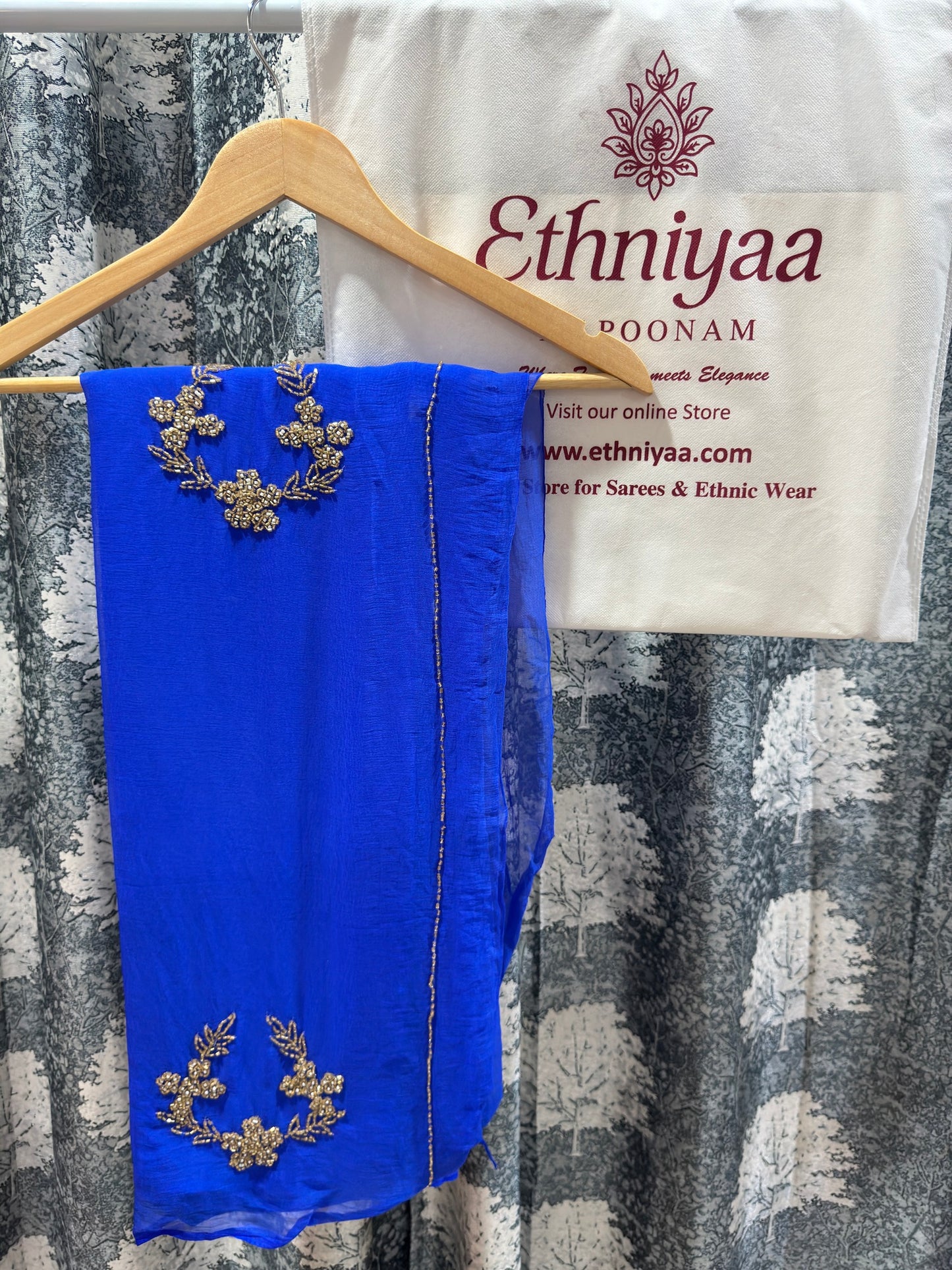Elegant Premium Chiffon Saree with Floral Handwork🌺