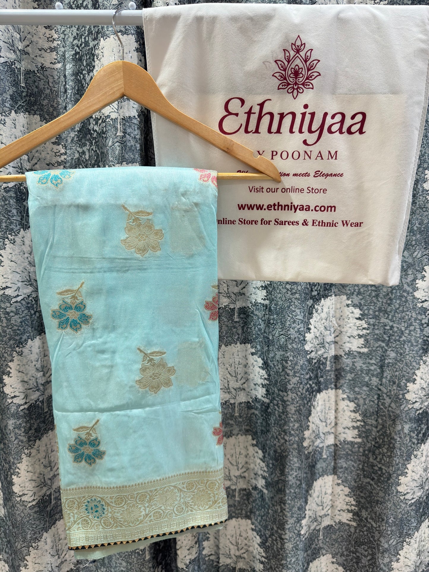 Elegant Soft Silk Saree with Floral Woven Design