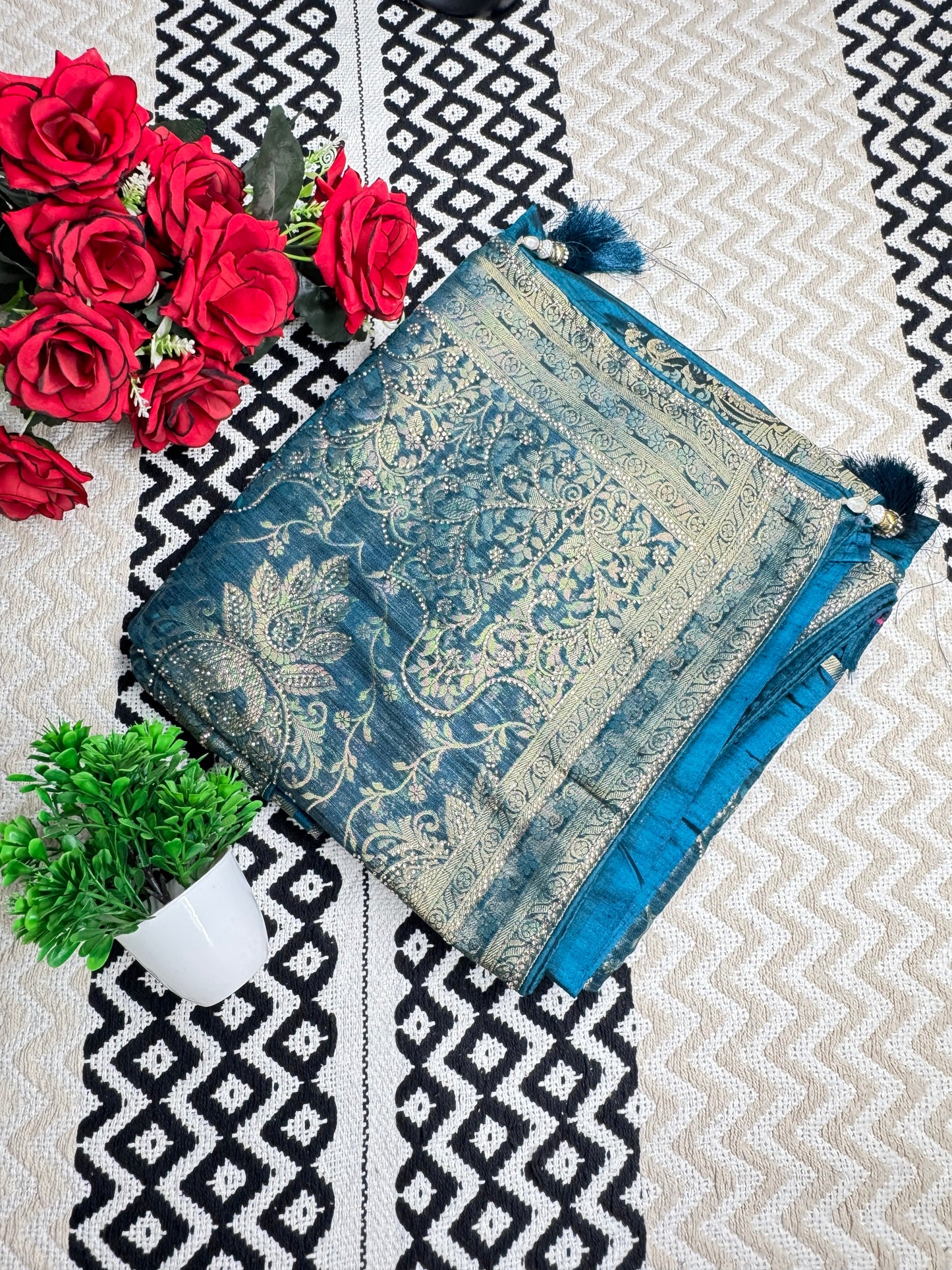 Premium Dola Silk Saree with Rich Zari Border🧵