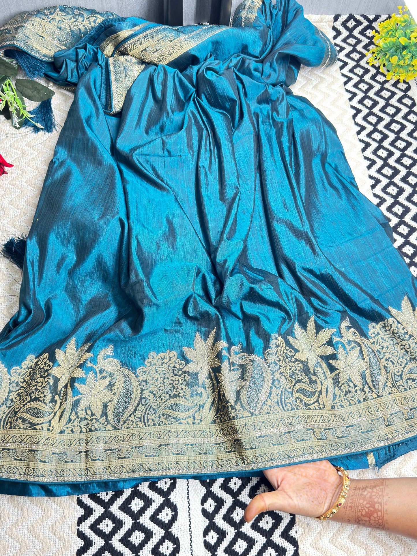 Premium Dola Silk Saree with Rich Zari Border🧵