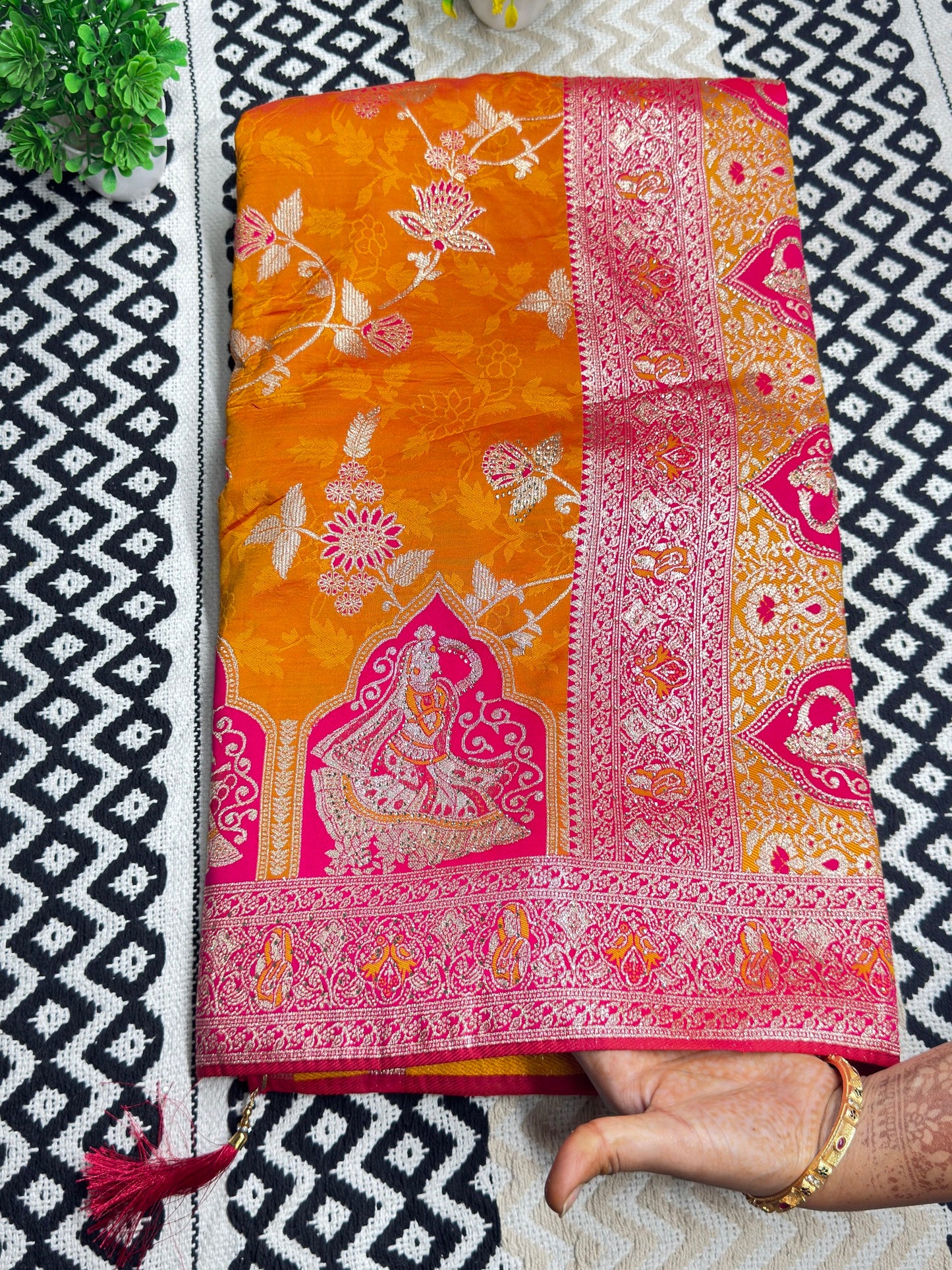 Soft Banarasi Silk Saree with motif Zari Weaving