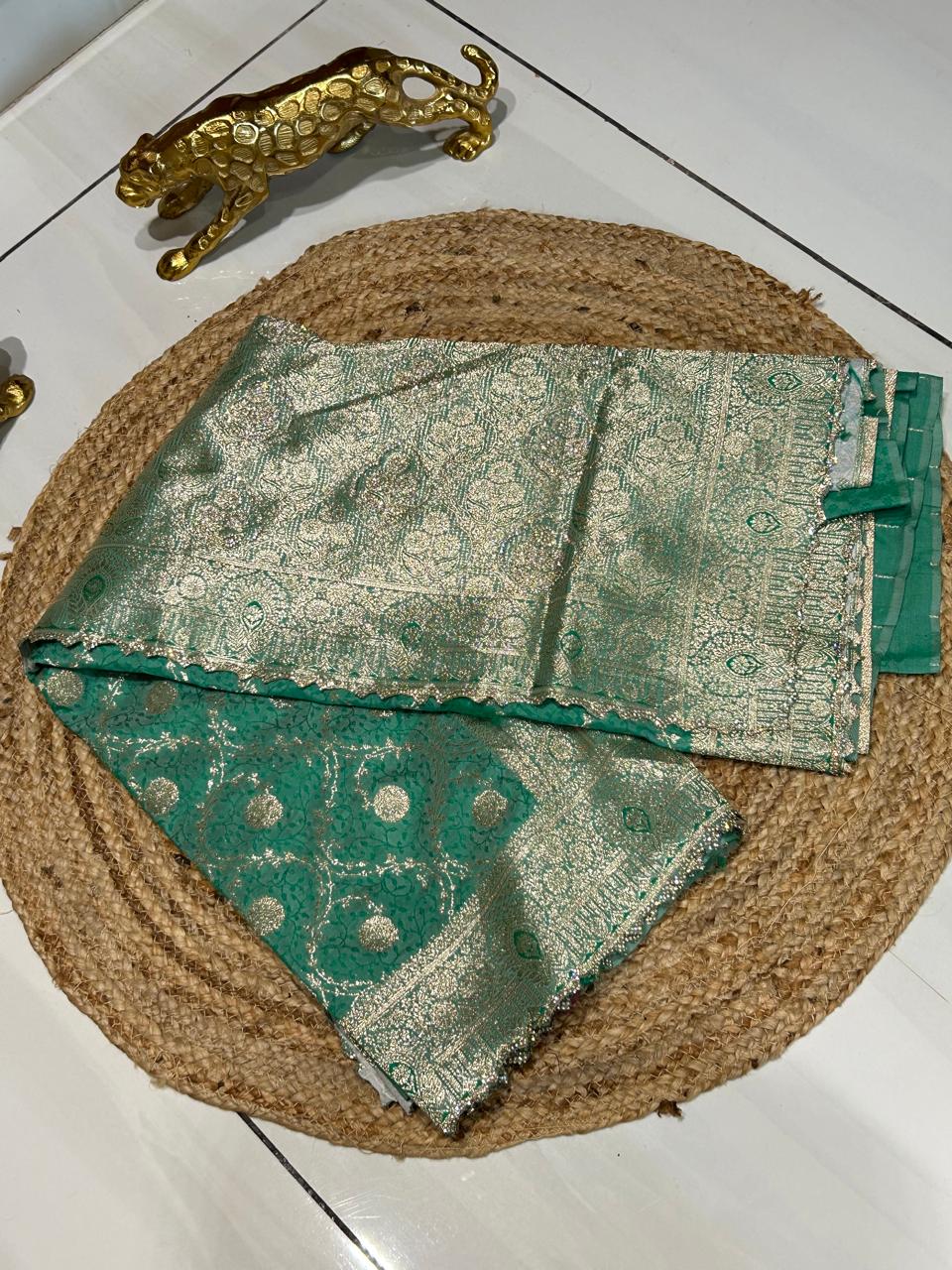 Premium Banarshi saree🧵✨