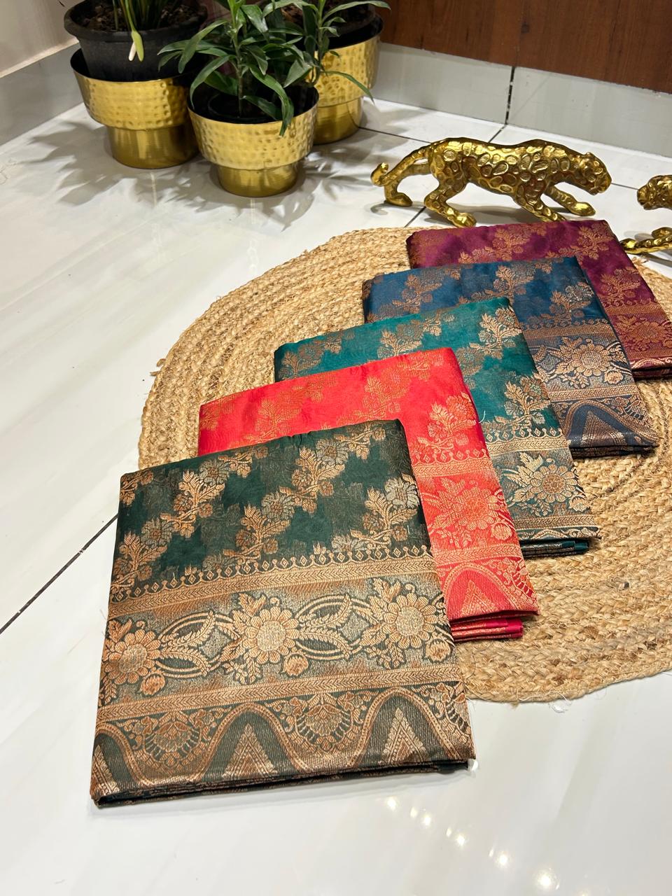 Banarasi Silk Saree with Zari Work✨🍁