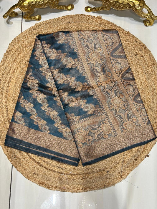 Banarasi Silk Saree with Zari Work✨🍁